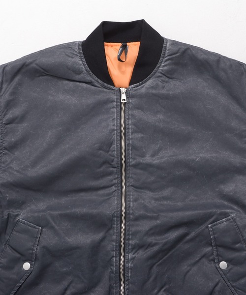 Revo.（レボ）の「ヴィンテージ加工 ヘビーナイロンツイル MA-1 パデッド ブルゾン 中綿ジャケット（MA-1・メンズ・ブラック/カーキ・M/L/XL）」の4枚目の写真