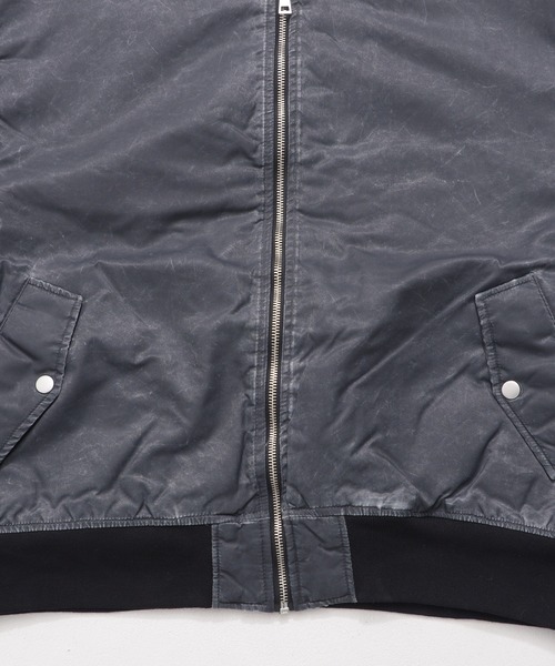 Revo.（レボ）の「ヴィンテージ加工 ヘビーナイロンツイル MA-1 パデッド ブルゾン 中綿ジャケット（MA-1・メンズ・ブラック/カーキ・M/L/XL）」の6枚目の写真