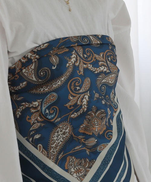 colleca la（コレカラ）の「［90cm×90cm］大判ツイルプリントスカーフ（バンダナ/スカーフ・レディース・その他1/その他2/その他3・FREE）」の5枚目の写真