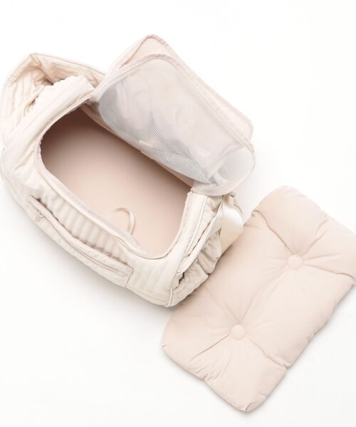 moncheri(モンシェリ)の「フロントオープンキルティングスリング クッション付【前開き・収納充実・飛び出し防止リード付】(ペット用キャリーケース・レディース・ベージュ・S/M)」の19枚目の写真