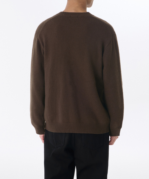MUSINSA STANDARD（ムシンサスタンダード）の「エッセンシャルクルーネックニット[ブラウン]（ニット/セーター・メンズ・その他・SMALL/MEDIUM/LARGE/X-LARGE）」の2枚目の写真