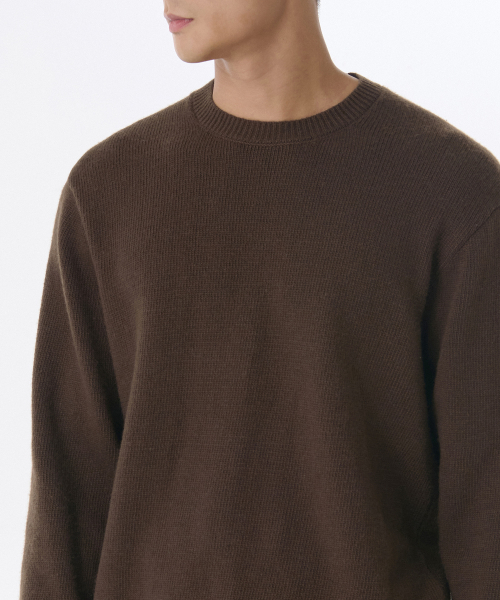 MUSINSA STANDARD（ムシンサスタンダード）の「エッセンシャルクルーネックニット[ブラウン]（ニット/セーター・メンズ・その他・SMALL/MEDIUM/LARGE/X-LARGE）」の3枚目の写真