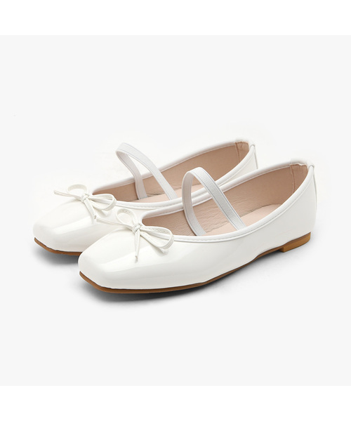 SAPPUN（サプン）の「Erino エナメル リボン メリージェーン フラットシューズ (1cm)（バレエシューズ・レディース・ブラック/ワイン/ピンク/ホワイト/シルバー/ベージュ・22.5cm/23cm/23.5cm/24cm/24.5cm/25cm/25.5cm）」の2枚目の写真