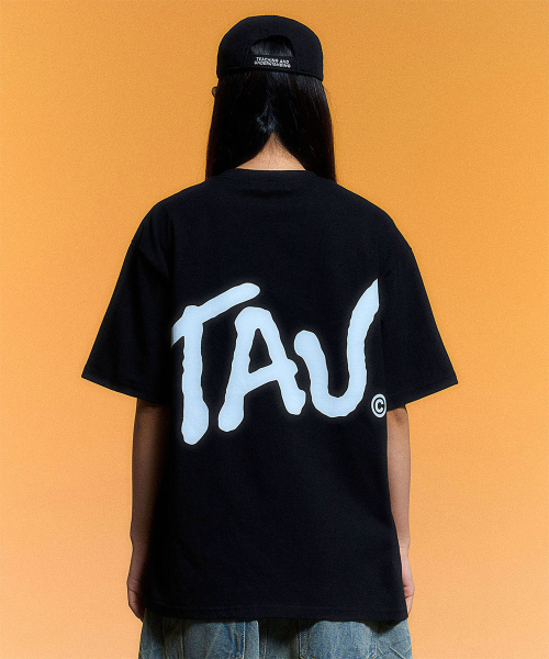 SCHISM INDUCING(スキズムインデューシング)の「TAU LOGO T SHIRT_BLACK(Tシャツ/カットソー・レディース・その他・MEDIUM/SMALL/LARGE)」の1枚目の写真