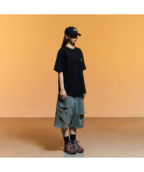 SCHISM INDUCING(スキズムインデューシング)の「TAU LOGO T SHIRT_BLACK(Tシャツ/カットソー・レディース・その他・MEDIUM/SMALL/LARGE)」の5枚目の写真