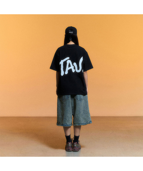 SCHISM INDUCING(スキズムインデューシング)の「TAU LOGO T SHIRT_BLACK(Tシャツ/カットソー・レディース・その他・MEDIUM/SMALL/LARGE)」の7枚目の写真