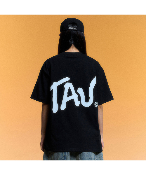 SCHISM INDUCING(スキズムインデューシング)の「TAU LOGO T SHIRT_BLACK(Tシャツ/カットソー・レディース・その他・MEDIUM/SMALL/LARGE)」の9枚目の写真
