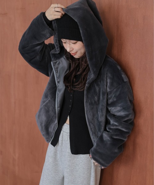 SUGAR BISKET(シュガービスケット)の「エコファー ジップパーカー(パーカー・レディース・ブラウン/ブラック/ダークグレー・フリー)」の3枚目の写真