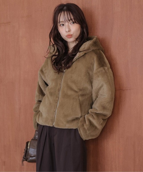 SUGAR BISKET(シュガービスケット)の「エコファー ジップパーカー(パーカー・レディース・ブラウン/ブラック/ダークグレー・フリー)」の4枚目の写真