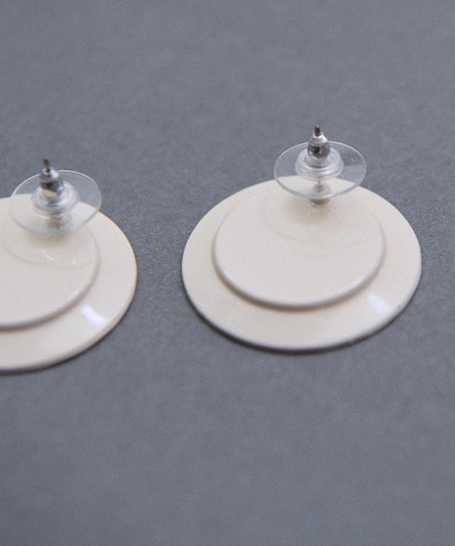 I am I in fact...（アイアムアイインファクト）の「plate ピアス（ピアス（両耳用）・レディース・ホワイト・FREE）」の6枚目の写真