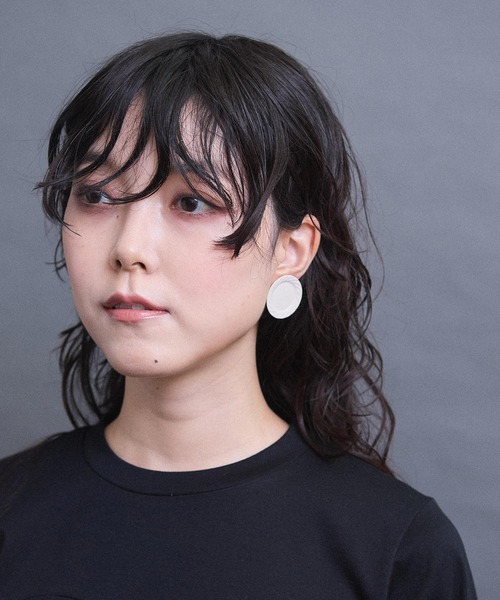 I am I in fact...（アイアムアイインファクト）の「plate ピアス（ピアス（両耳用）・レディース・ホワイト・FREE）」の5枚目の写真