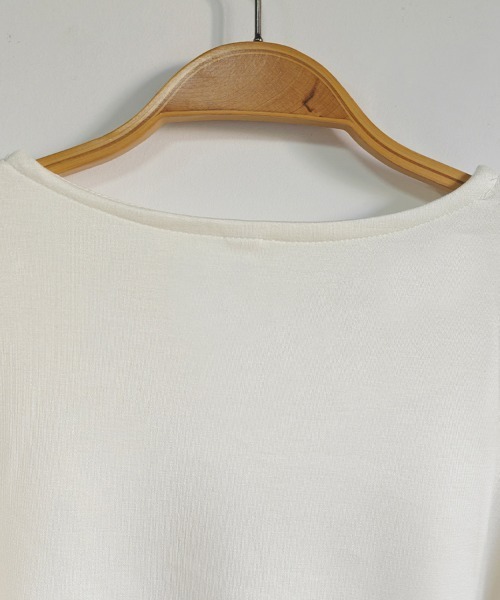 ONEP STAR（ワンピスター）の「ロゴ入りキーネックプルオーバー（Tシャツ/カットソー・レディース・オフホワイト・X-LARGE/LARGE/MEDIUM）」の2枚目の写真