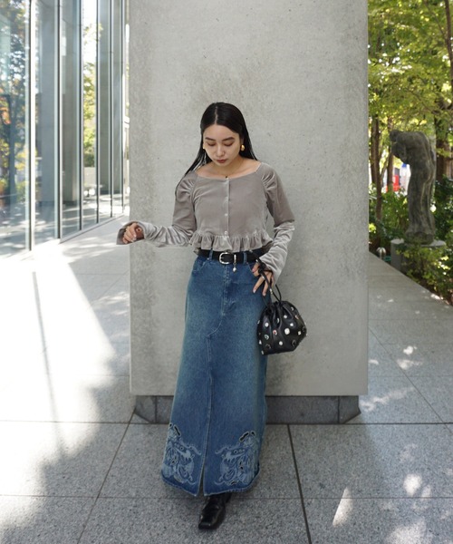 Ameri(アメリ)の「UND CUTWORK EMBROIDERY DENIM SKIRT(デニムスカート・レディース・インディゴブルー/ブラック・24inch/26inch/25inch)」の7枚目の写真