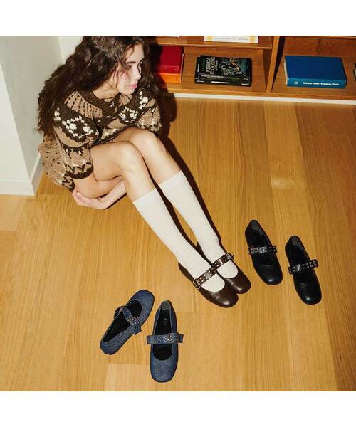 FORRR（フォルンルン）の「Eyelet Strap Maryjane - 2Color（バレエシューズ・レディース・ブラック/ダークブラウン・23cm/24cm/25cm）」の2枚目の写真