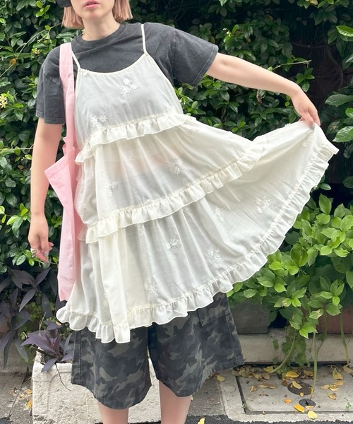 Alley Tokyo(アリートーキョー)の「フリルティアードキャミワンピミニ(ワンピース・レディース・オフホワイト/イエロー/ホワイト/ピンク/ライム/ブラック系その他/ホワイト系その他/ホワイト系1/ブラック系/アイボリー・FREE)」の6枚目の写真