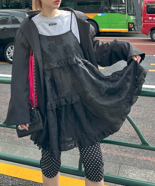 Alley Tokyo(アリートーキョー)の「フリルティアードキャミワンピミニ(ワンピース・レディース・オフホワイト/イエロー/ホワイト/ピンク/ライム/ブラック系その他/ホワイト系その他/ホワイト系1/ブラック系/アイボリー・FREE)」の8枚目の写真
