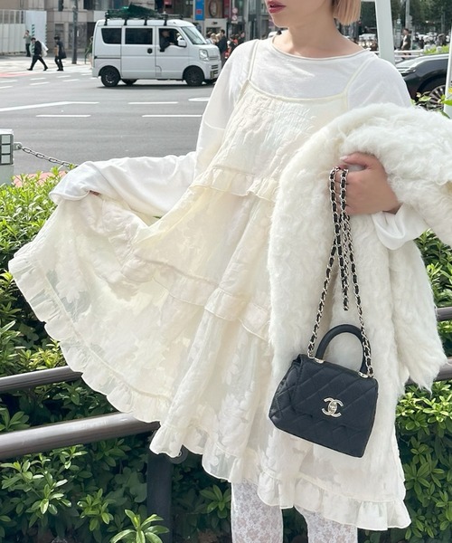 Alley Tokyo(アリートーキョー)の「フリルティアードキャミワンピミニ(ワンピース・レディース・オフホワイト/イエロー/ホワイト/ピンク/ライム/ブラック系その他/ホワイト系その他/ホワイト系1/ブラック系/アイボリー・FREE)」の4枚目の写真