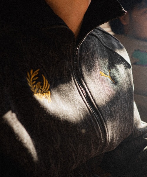 PUMA（プーマ）の「PUMA/プーマ×MONSTER HUNTER WILDS/モンスターハンター ワイルズ WILDS T7 トラックジャケット 2026年春夏（ジャージ・メンズ・ブラウン/ブラック・M/L/XL）」の3枚目の写真