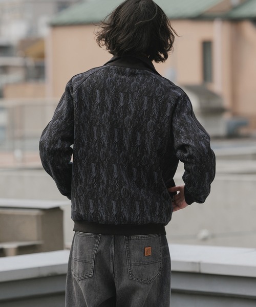 PUMA（プーマ）の「PUMA/プーマ×MONSTER HUNTER WILDS/モンスターハンター ワイルズ WILDS T7 トラックジャケット 2026年春夏（ジャージ・メンズ・ブラウン/ブラック・M/L/XL）」の13枚目の写真