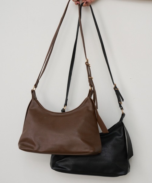 Unitage(ユニテージ)の「ダブルストラップフェイクレザーバッグ【select item】(ショルダーバッグ・レディース・ブラウン/ブラック・FREE)」の3枚目の写真