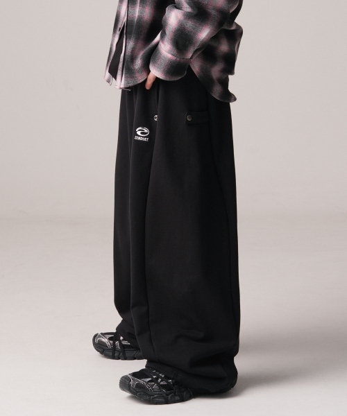 ZENDUST（ジェンダスト）の「Pan Strap Wide Pants - 2COL（スウェットパンツ・レディース・ブラック/グレー・SMALL/MEDIUM/LARGE）」の4枚目の写真