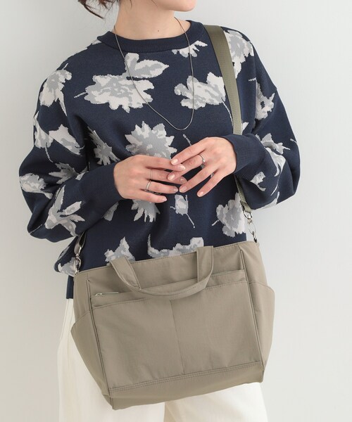 SHOO・LA・RUE（シューラルー）の「【撥水】12ポケットキャリーオントートバッグ（トートバッグ・レディース・ナチュラル/ブラック/ブラウン系・00）」の3枚目の写真