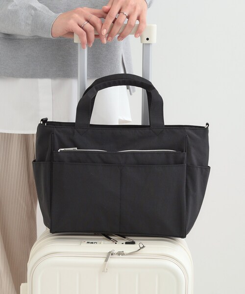 SHOO・LA・RUE（シューラルー）の「【撥水】12ポケットキャリーオントートバッグ（トートバッグ・レディース・ナチュラル/ブラック/ブラウン系・00）」の4枚目の写真