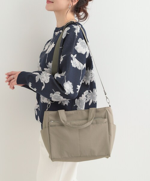 SHOO・LA・RUE（シューラルー）の「【撥水】12ポケットキャリーオントートバッグ（トートバッグ・レディース・ナチュラル/ブラック/ブラウン系・00）」の8枚目の写真