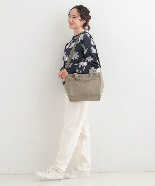 SHOO・LA・RUE（シューラルー）の「【撥水】12ポケットキャリーオントートバッグ（トートバッグ・レディース・ナチュラル/ブラック/ブラウン系・00）」の9枚目の写真