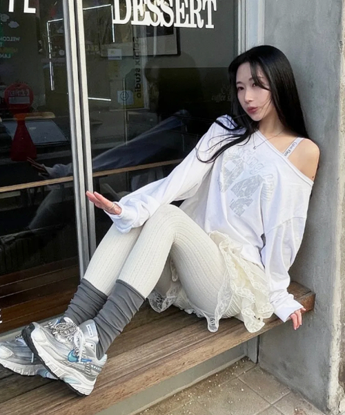 CHICKS(チックス)の「ノッティングヒル フェミニン ワンショルダー ロングスリーブ ホワイト(Tシャツ/カットソー・レディース・その他・FREE)」の7枚目の写真