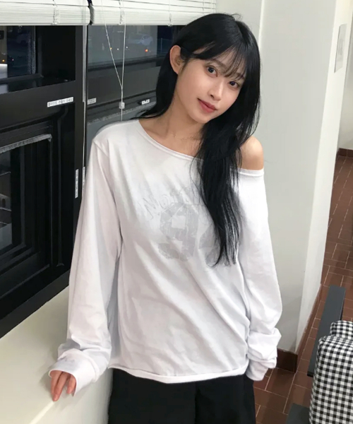 CHICKS(チックス)の「ノッティングヒル フェミニン ワンショルダー ロングスリーブ ホワイト(Tシャツ/カットソー・レディース・その他・FREE)」の8枚目の写真