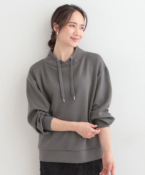 SHOO・LA・RUE(シューラルー)の「なめらかタッチ もちさら 大人のためのパーカ風トップス(Tシャツ/カットソー・レディース・チャコールグレー/ナチュラル/ピンク・02/01/04/03)」の4枚目の写真