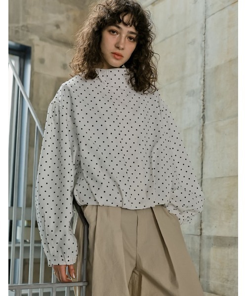 Re:EDIT（リエディ）の「[新色追加][2026S/S COLLECTION]無地orフロッキードット裾タックバルーンブルゾン（ブルゾン・レディース・ホワイト系その他/ブラック/カーキ/ホワイト/ベージュ・MEDIUM/LARGE）」の10枚目の写真