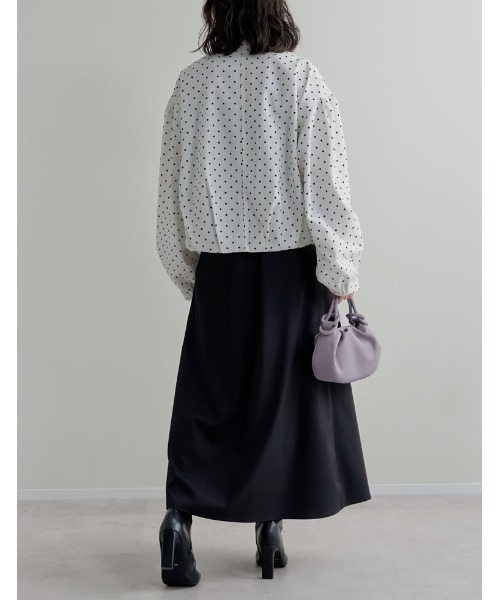 Re:EDIT（リエディ）の「[新色追加][2026S/S COLLECTION]無地orフロッキードット裾タックバルーンブルゾン（ブルゾン・レディース・ホワイト系その他/ブラック/カーキ/ホワイト/ベージュ・MEDIUM/LARGE）」の13枚目の写真