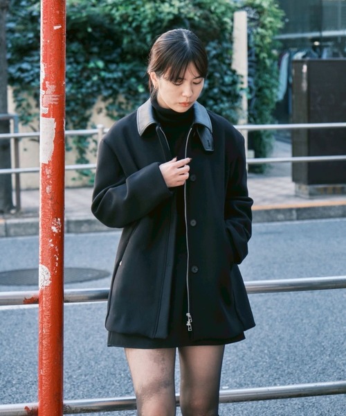 CONZ(コンズ)の「SHORT ZIP UP COAT(その他アウター・レディース・ブラック/ベージュ・1/2)」の2枚目の写真