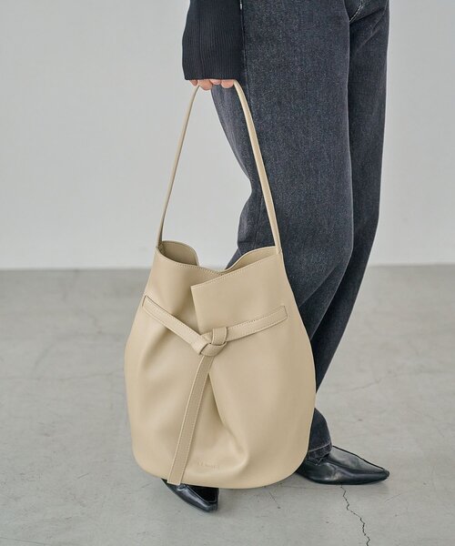 CAPRICIEUX LE'MAGE（カプリシューレマージュ）の「ベルテッドバケットトートバッグ（ショルダーバッグ・レディース・ライトベージュ/ブラック/キャメル・FREE）」の3枚目の写真