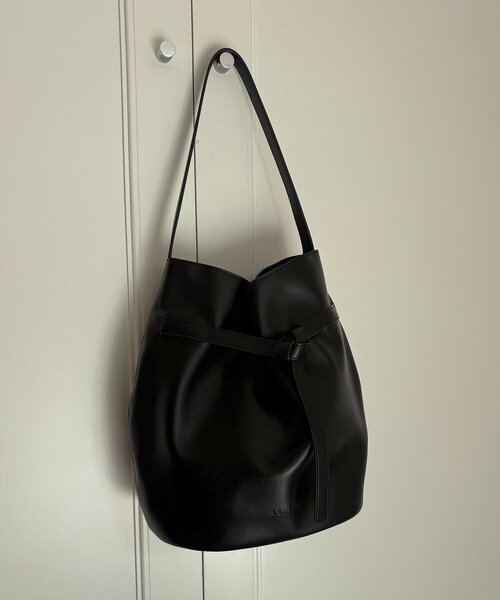 CAPRICIEUX LE'MAGE（カプリシューレマージュ）の「ベルテッドバケットトートバッグ（ショルダーバッグ・レディース・ライトベージュ/ブラック/キャメル・FREE）」の6枚目の写真