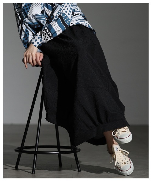 Sawa a la mode(サワアラモード)の「変形ヘムラインエンボスバルーンスカート(スカート・レディース・ブラック・FREE)」の19枚目の写真
