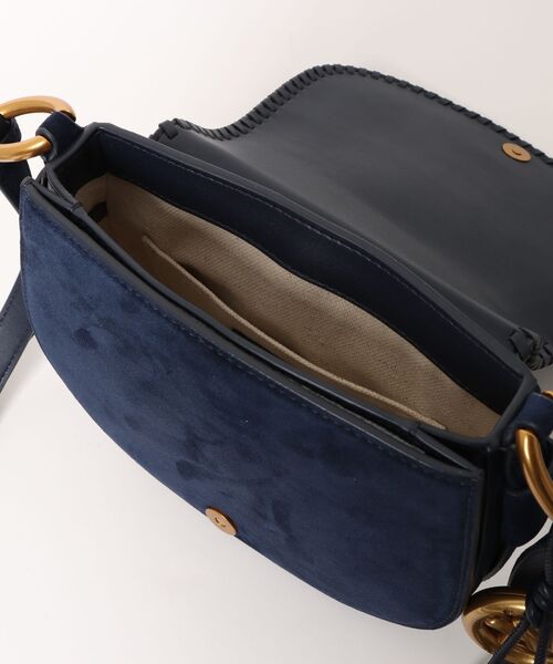MICHAEL KORS（マイケルコース）の「JOSIE ホイップステッチ スエード サドルバッグ ミディアム（ショルダーバッグ・レディース・ブルー系・FREE）」の7枚目の写真