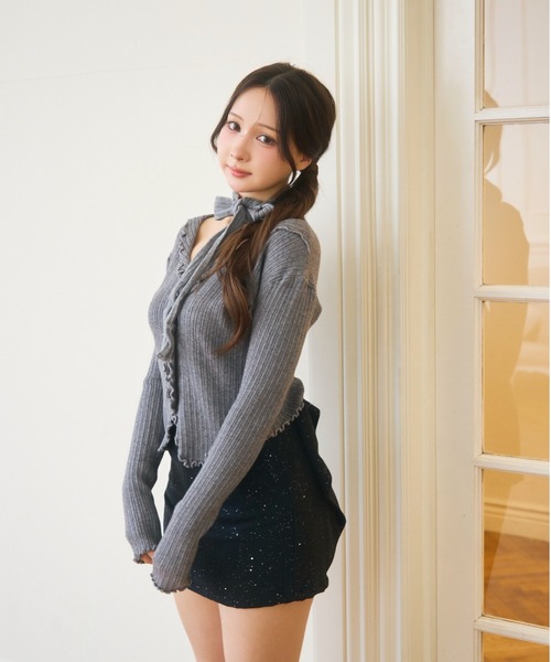 TITTY&CO.（ティティーアンドコー）の「ネックリボン付きフリルリブニットカーディガン（カーディガン/ボレロ・レディース・ベージュ/グレー/ブラック/ブルー・FREE）」の15枚目の写真