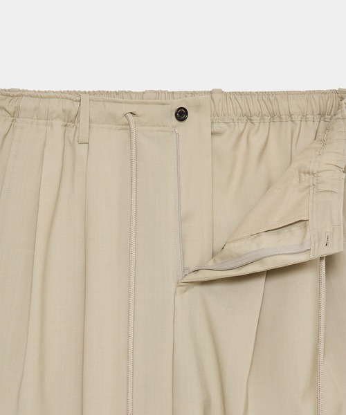 markaware（マーカウェア）の「【MARKAWARE/マーカウェア】DOUBLE PLEATED EASY TROUSERS（スラックス・メンズ・ベージュ/ブラック・2/3/1）」の4枚目の写真