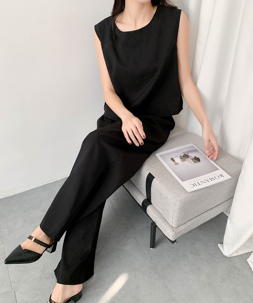 LOWO(ロワ)の「セットアップ ノースリーブブラウス タックワイドパンツ 上下セット(セットアップ・レディース・ベージュ/ブラック・FREE)」の2枚目の写真
