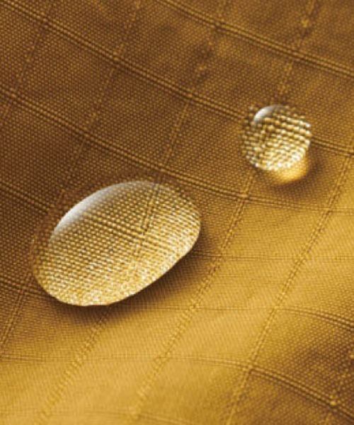 Live in comfort(リブインコンフォート)の「リブ イン コンフォート 人気スタイリスト石上美津江さんとつくった 薄くて軽くてからだになじむ 撥水素材のポケッタブルリュックサック〈マスタードイエロー〉(バックパック/リュック・レディース・マスタード・ONE SIZE)」の9枚目の写真