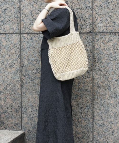 CACHELLIE（カシェリエ）の「METALLIC FLAT TOTE（トートバッグ・レディース・ゴールド/シルバー・FREE）」の3枚目の写真