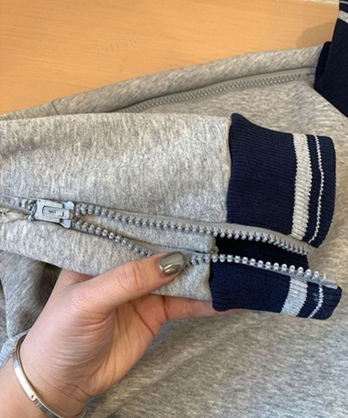 Dalfwin（ダールフィン）の「韓国ファッション ricake配色デザインラベル付き袖ジップトラックジャケット（その他アウター・レディース・グレー/ホワイト・FREE）」の3枚目の写真