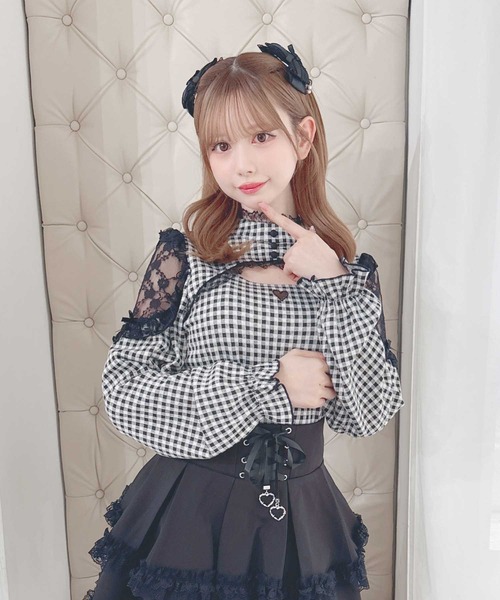 MA*RS(アメーバーマーズ)の「胸開き肩レーステレコトップス(Tシャツ/カットソー・レディース・ホワイト/ピンク/ブラック×ホワイト/ブラック/グレー・FREE)」の4枚目の写真