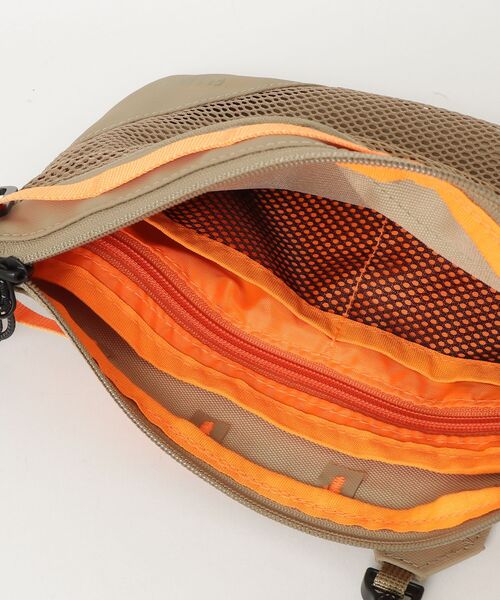 ELLIKER(エリカー)の「【ELLIKER / エリカー】Caley Sacoche Bag 1L / サコッシュバッグ(ショルダーバッグ・レディース・ブルー/ブラック/ベージュ/カーキ・FREE)」の5枚目の写真