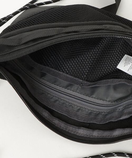 ELLIKER(エリカー)の「【ELLIKER / エリカー】Caley Sacoche Bag 1L / サコッシュバッグ(ショルダーバッグ・レディース・ブルー/ブラック/ベージュ/カーキ・FREE)」の6枚目の写真