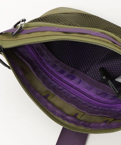 ELLIKER(エリカー)の「【ELLIKER / エリカー】Caley Sacoche Bag 1L / サコッシュバッグ(ショルダーバッグ・レディース・ブルー/ブラック/ベージュ/カーキ・FREE)」の7枚目の写真