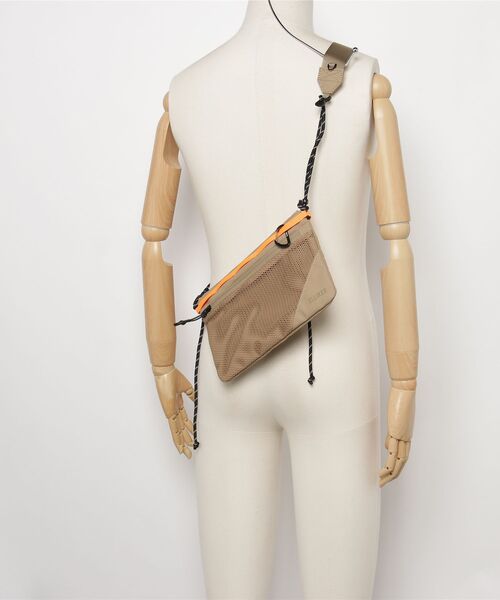 ELLIKER(エリカー)の「【ELLIKER / エリカー】Caley Sacoche Bag 1L / サコッシュバッグ(ショルダーバッグ・レディース・ブルー/ブラック/ベージュ/カーキ・FREE)」の8枚目の写真